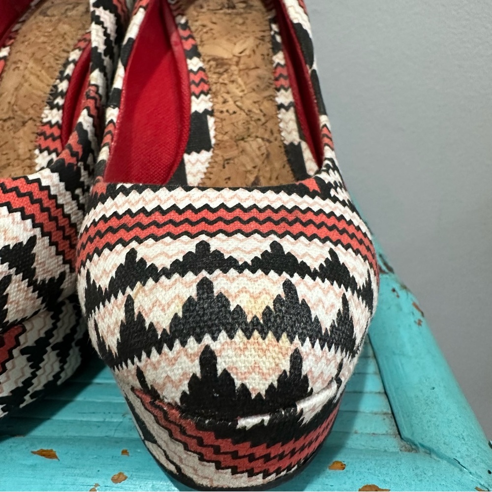 Gianni Bini Aztec Pattern Wedge Platform Shoes Size 6 - Picture 3 of 16